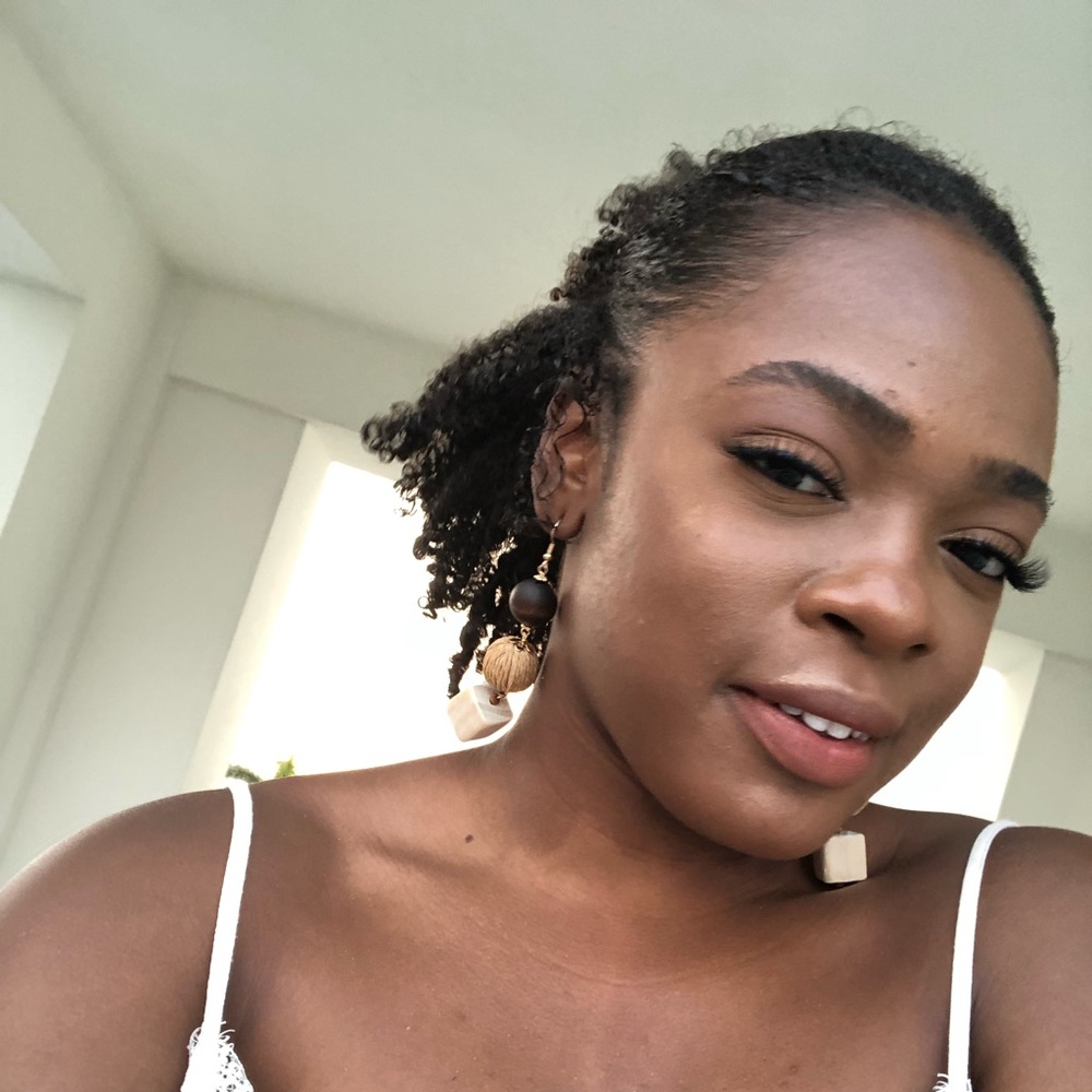 Meet your Posher, Alia